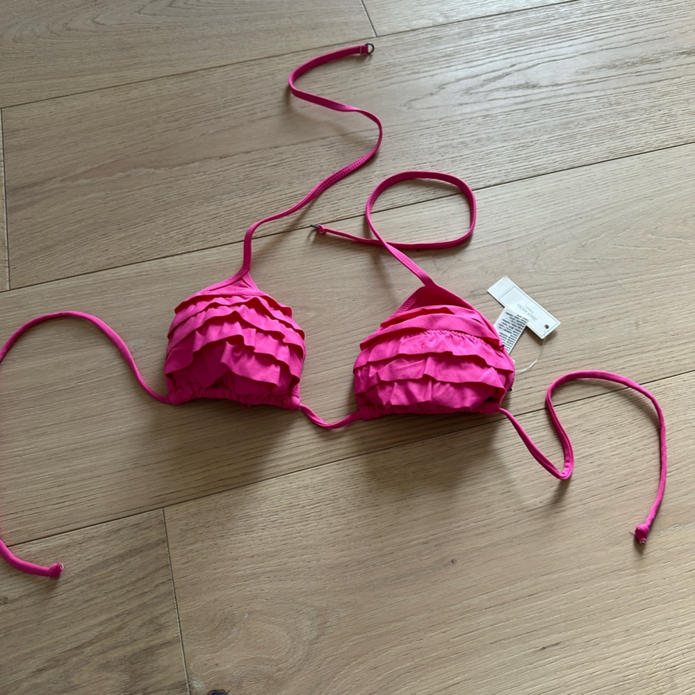 NWT Gilly Hicks bikini top ruffle-M